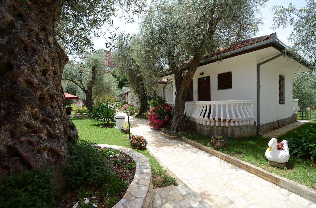 President Bungalows And Apartments Utjeha Exterior photo